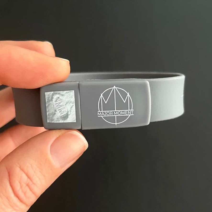USB Wristband 8GB with Entire Discography