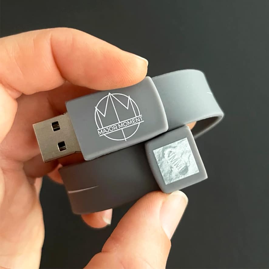 USB Wristband 8GB with Entire Discography