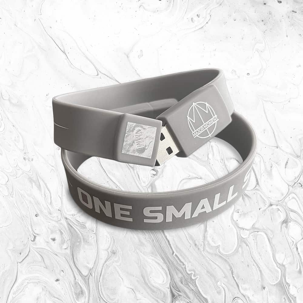 USB Wristband 8GB with Entire Discography